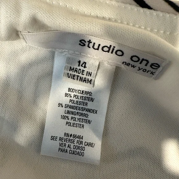 Bold Geometric Print Shift Dress - 37” Length - Picture 4 of 4